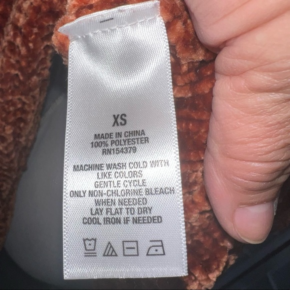 Aeropostal sweater with hood - Picture 6 of 6